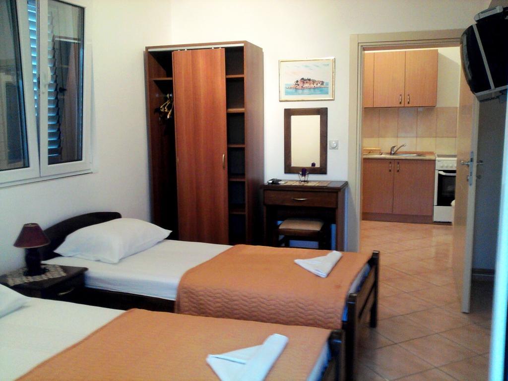 Oaza Guest House Свети-Стефан Номер фото